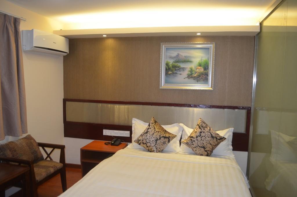 Good Luck Hotel Rangoon Buitenkant foto
