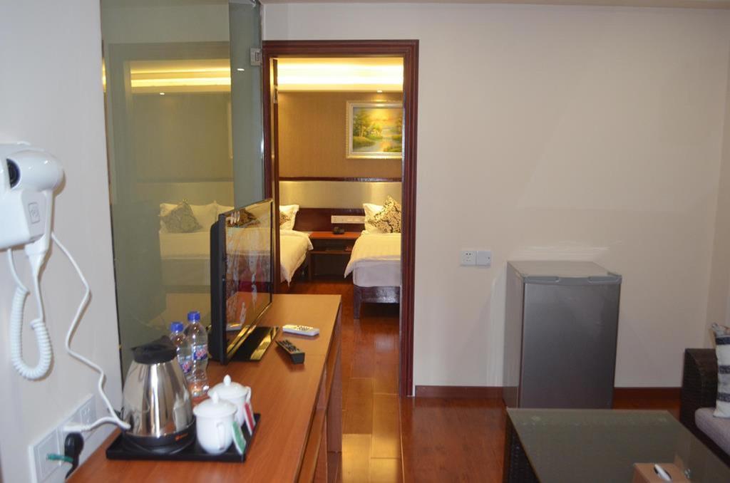 Good Luck Hotel Rangoon Buitenkant foto