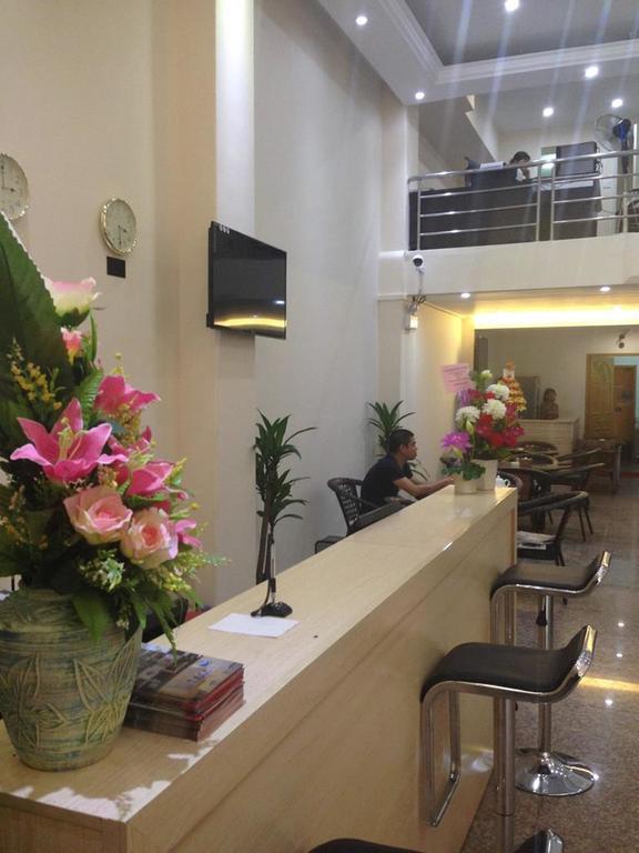 Good Luck Hotel Rangoon Buitenkant foto