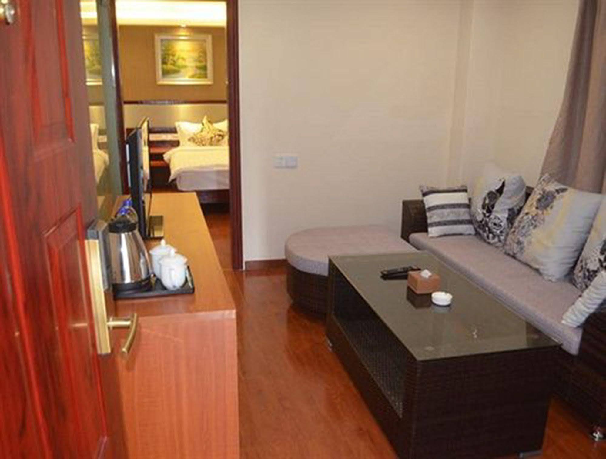 Good Luck Hotel Rangoon Buitenkant foto