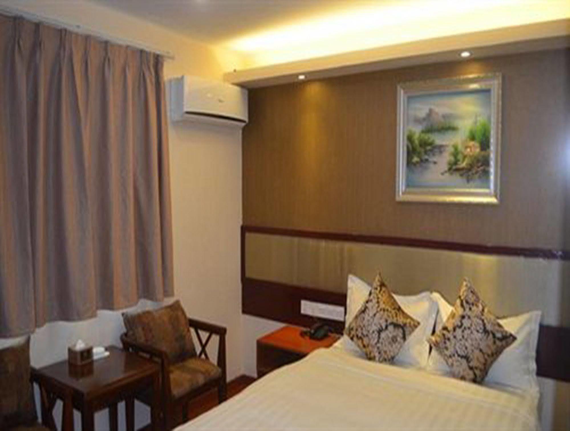 Good Luck Hotel Rangoon Buitenkant foto