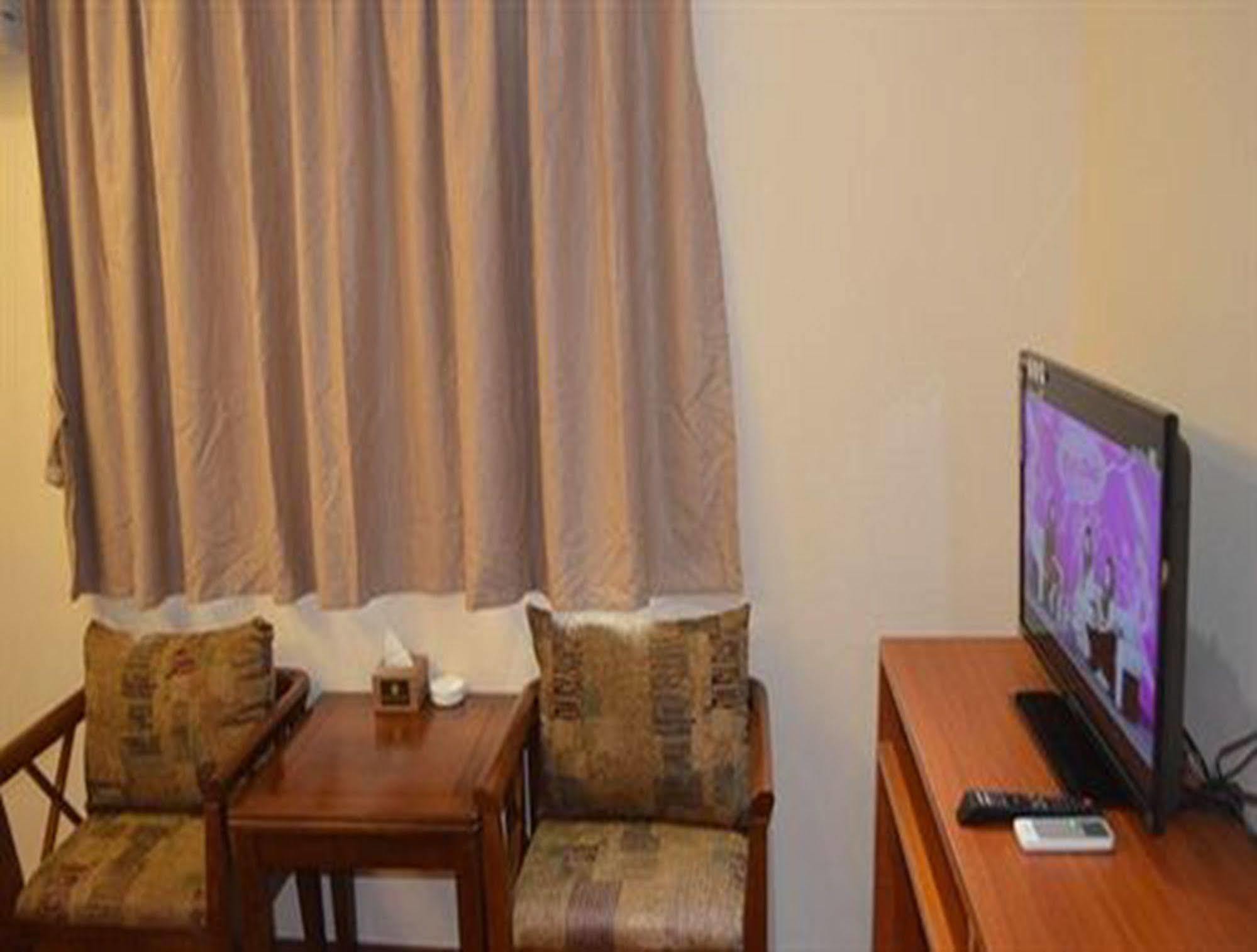 Good Luck Hotel Rangoon Buitenkant foto