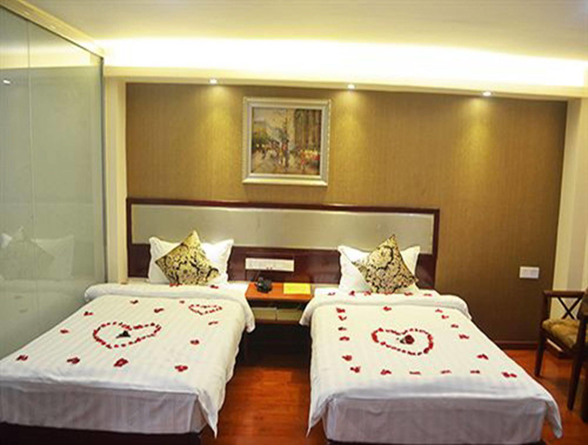 Good Luck Hotel Rangoon Buitenkant foto